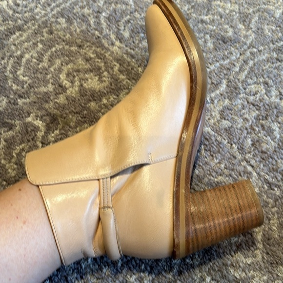 Avellino Paris buttery yellow short heeled boots in 37 nwot - Picture 4 of 14